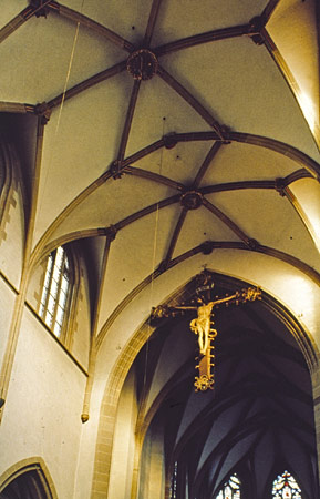 Thann : collégiale Saint-Thiébaud, vue des voûtes vers le chœur