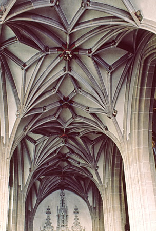 Thann : collégiale Saint-Thiébaud, vue des voûtes du bas-côté nord, vers l'est