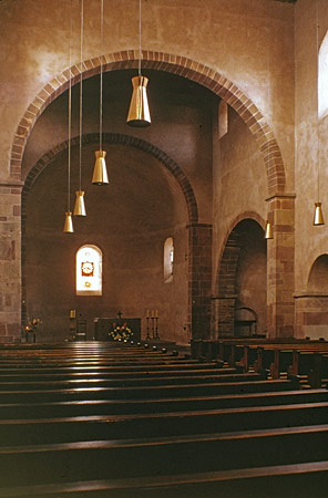 Eschau : ancienne abbatiale Saint-Trophime - vue de la nef vers le chœur