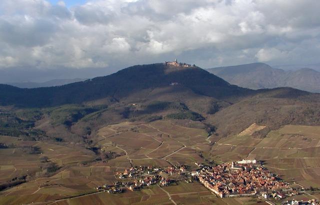 St Hippolyte et le chateau du Haut-Koenigsbourg