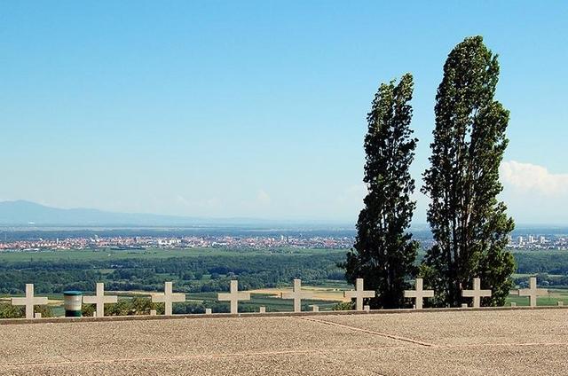 Colmar vu depuis la nécropole nationale de Sigolsheim