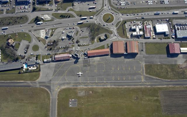 Colmar-Houssen : aérodrome et parc des expositions  