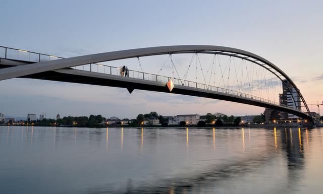 Huningue : passerelle des Trois Pays