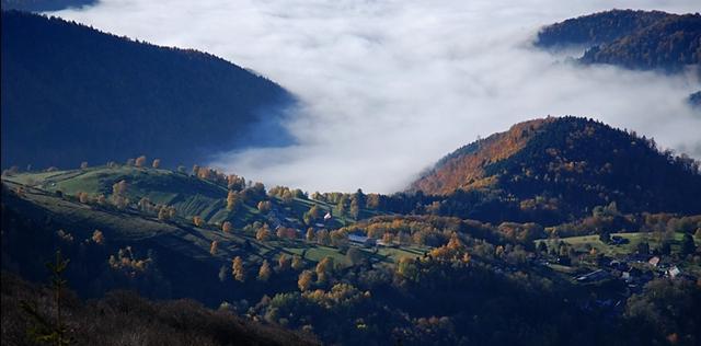 Altenbach : vue sur la vallée de la Thur dans une mer de nuages