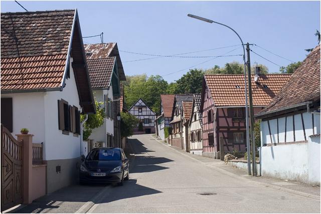 Wintzenheim-Kochersberg : rue du village