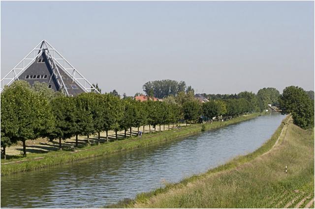 Vendenheim : canal et zone commerciale