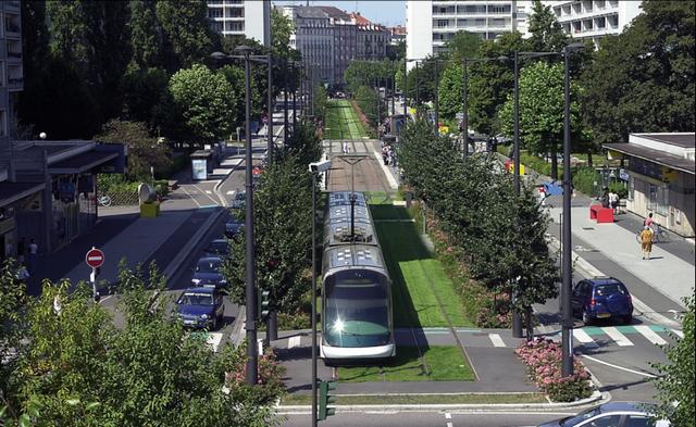 Strasbourg : quartier de l'Esplanade - station de tram