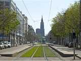 Strasbourg : avenue de la Paix, cathédrale et tramway