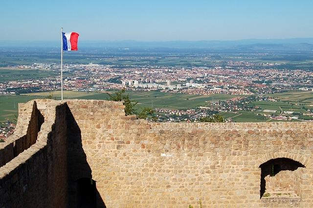 Vue de Colmar depuis le château restauré du Hohlandsbourg