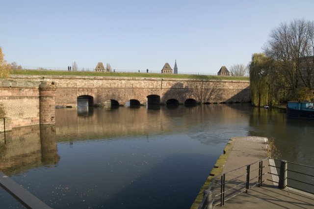 Strasbourg : la grande écluse de fortification (v. 1690), vue de l’amont