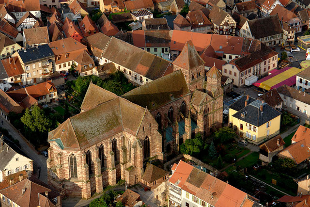 Marmoutier : église Saint-Étienne - vue aérienne, un héritage carolingien