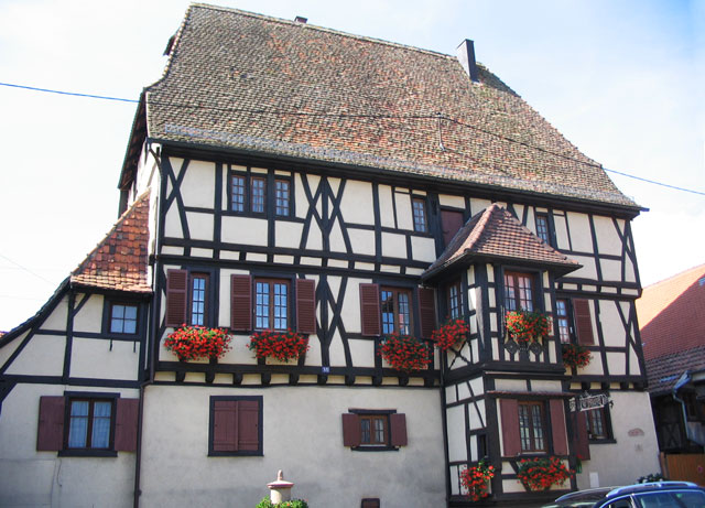 Dambach : maison urbaine à pan de bois