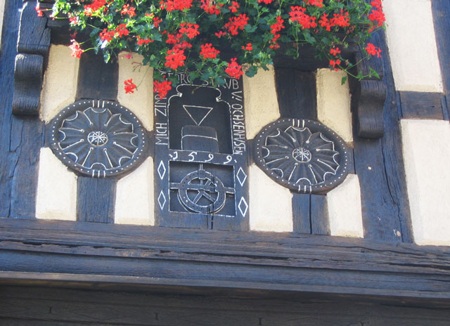 Dambach : maison urbaine à pan de bois - détail de l'oriel