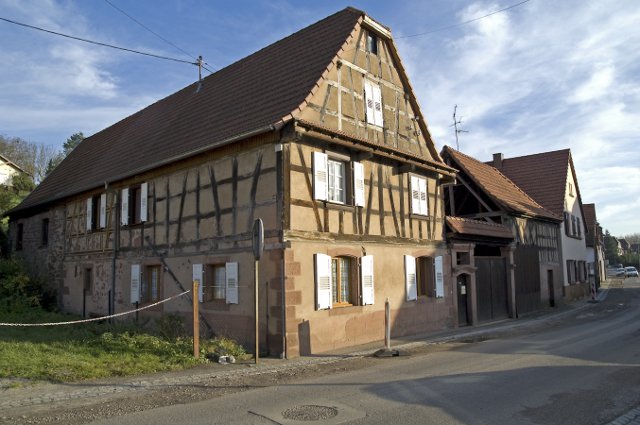 Rothbach : maison à soubassement en grès