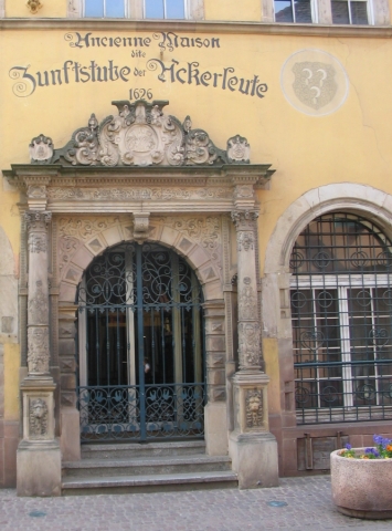 Colmar : poêle des laboureurs - détail de la porte