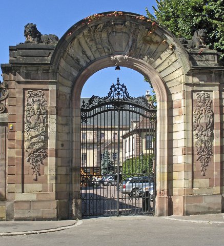 Strasbourg : hôtel du préteur royal - portail d'honneur