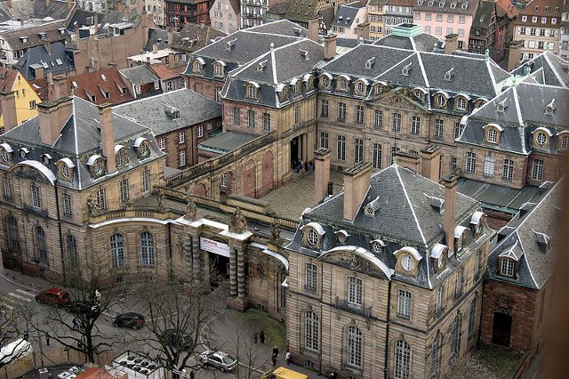 Strasbourg : palais des Rohan -  vue de la cathédrale