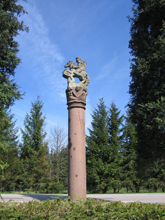 Colonne dite de Jupiter, en face de l'hôtel du Donon