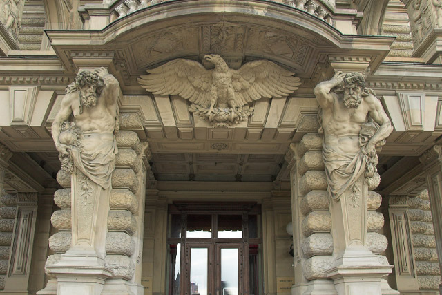 Strasbourg : palais impérial - détail porte d'entrée