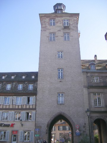 Strasbourg : hôpital civil - tour-porte médiévale