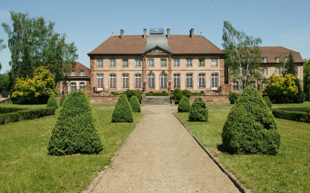 Bischheim : château d'Angleterre - perspective du jardin régulier vers le château