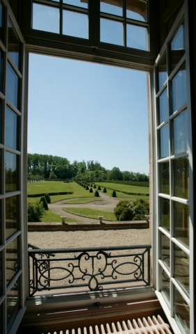 Bischheim : château d'Angleterre - vue du grand axe sud du jardin 