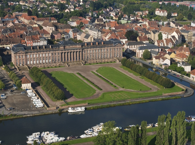 Saverne : vue aérienne du château des Rohan