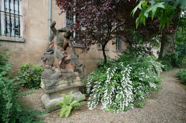 Strasbourg : hôtel de la préfecture - statue d'Héraclès