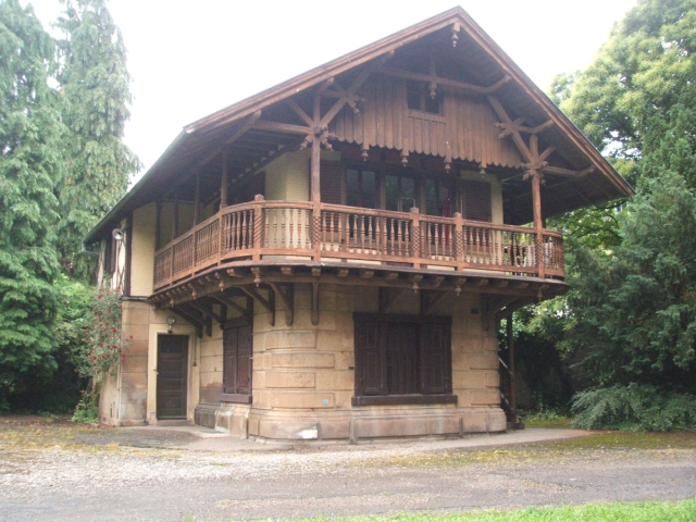 Guebwiller : parc du château de Neuenburg - chalet