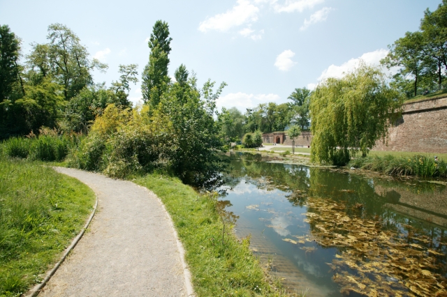 Strasbourg : parc de la Citadelle - fossé et bastion