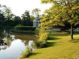 Strasbourg : parc de l'Orangerie - abords du temple