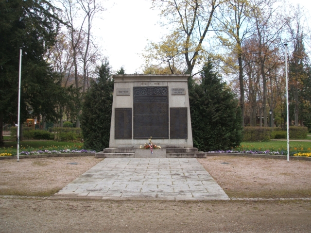 Ribeauvillé : parc du Herrengarten - monument aux morts