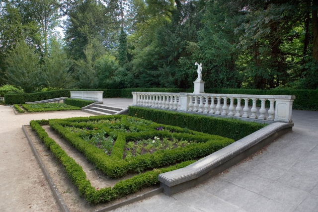 Riedisheim : parc Alfred Wallach - parterre de broderies 