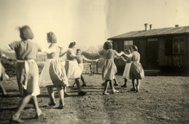 Exercices de danse folklorique.