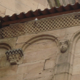 Motifs de billettes et consoles décorées - église Saints-Pierre-et-Paul à Rosheim