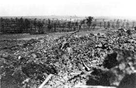 Vue du champ de bataille de Lorette durant la seconde bataille de l’Artois en mai 1915 (Ablain-Saint-Nazaire, Pas de Calais, dans le Nord de la France, non loin de Vimy).