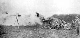  L’artillerie britannique en action à Neuve-Chapelle, printemps 1915.