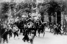 Entrée de la cavalerie allemande à Varsovie le 5 août 1915.