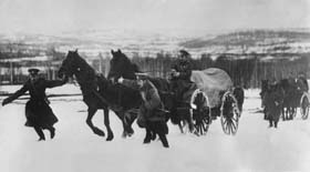 Convoi russe dans la neige.