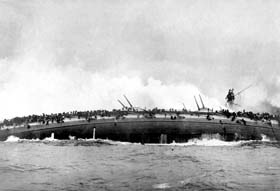  Naufrage du SMS Blücher, coulé par la marine anglaise le 25 janvier 1915 lors de la bataille du Doggerbank. Photo prise depuis le HMS Arethusa.