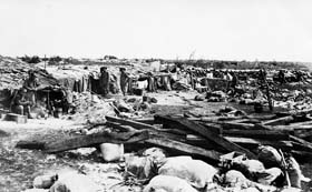 Quatrième bataille de l’Isonzo (novembre-décembre 1915) : campement  des Bersaglieri sur le Carso.