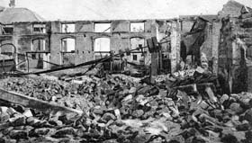 L’usine de Bourtzwiller en ruines (probablement Manurhin), après la bataille de Mulhouse-Dornach (7-10 août 1914).