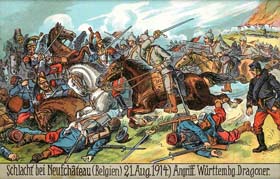 La bataille de Neufchâteau, 21-22 août 1914. Charge du 1er régiment des Dragons du Wurtemberg d’après une carte postale. Les affrontement des 21 et 22 août dans la région de Neufchâteau sont un véritable désastre pour l’armée française qui, à cause de l’impréparation et des erreurs du haut commandement de l’Etat-major, se solde par la perte de 27 000 soldats tués.