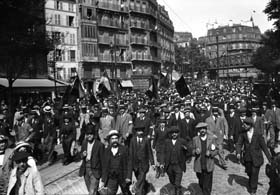 Défilé des volontaires belges dans les rues de Paris, le 9 août 1914.Date 9 août 1914. 