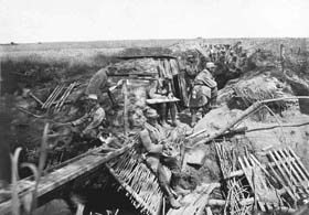  Tranchée française de première ligne devant Balschwiller, 17 juin 1915. En dehors des combats, des rats et des poux, l’ennui guette, redoutable.