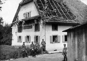  Moos dans le Sundgau : maison d’un cantonnement allemand bombardée par l’artillerie française. 