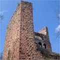 L'imposant mur - bouclier du château de la Wasenbourg - Photo Christina T