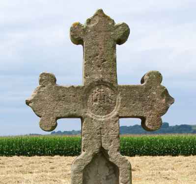 Croix à niche de village<br />Rumersheim, en Kochersberg  - Photo M.-G. Brun