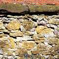 Mur en moellons de l’enclos de l’église <br />Ettendorf  - Photo M.-G. Brun