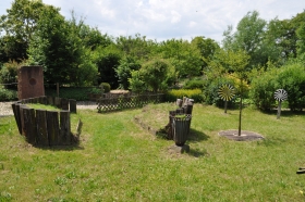 Le canapé d'herbe, la pierre vibrante...